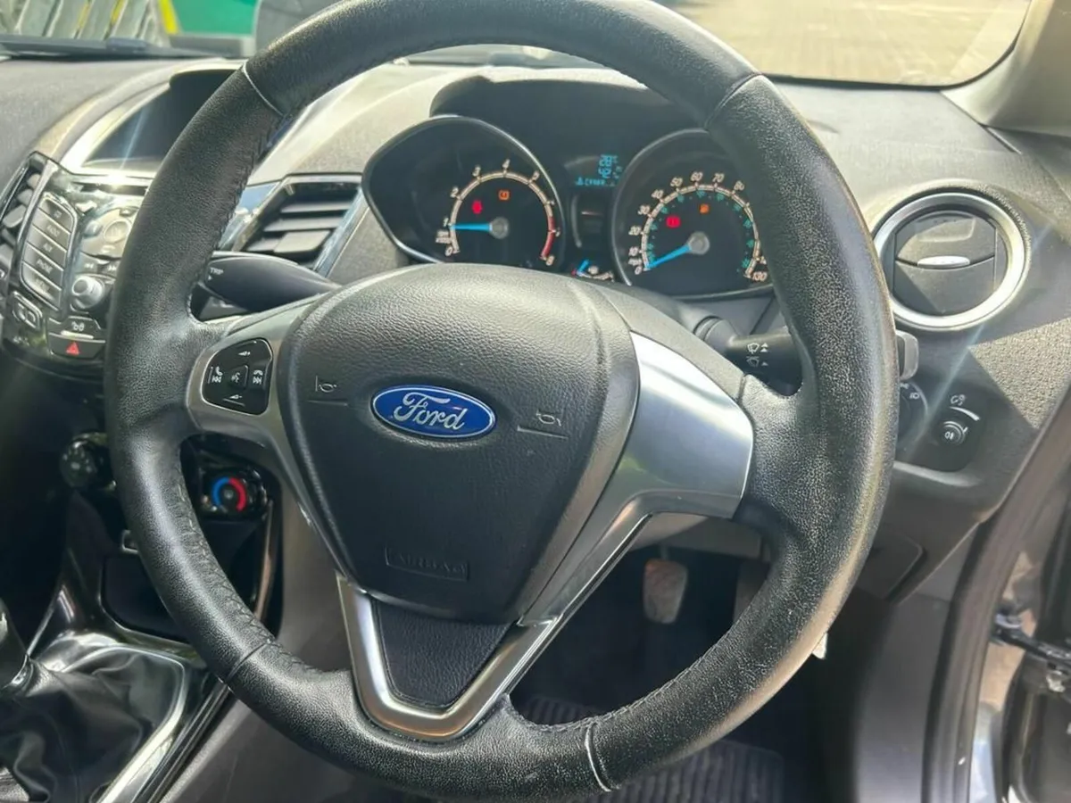 Ford Fiesta Titanium 1.25 60ps M5 5 - Image 3