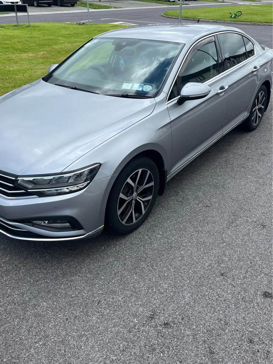 2020 Volkswagen Passat elegance - Image 2