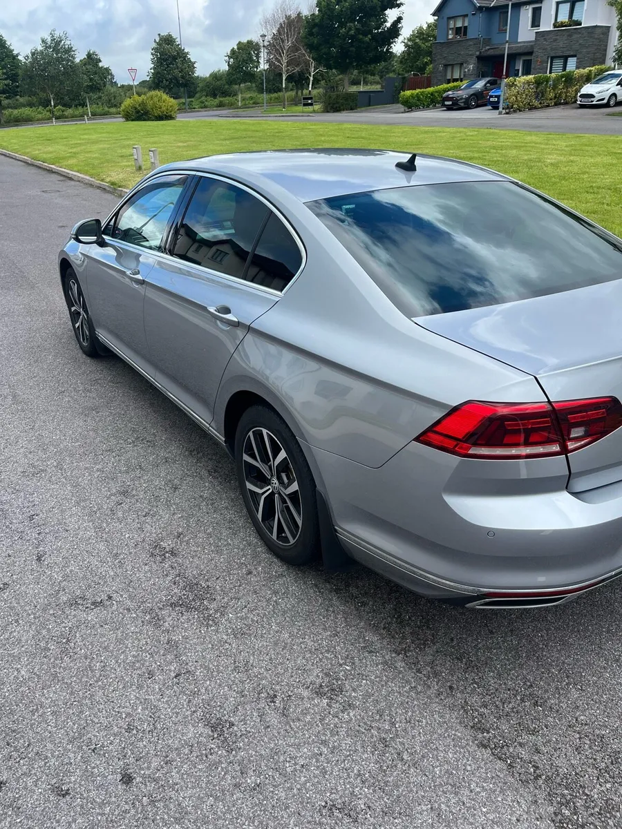 2020 Volkswagen Passat elegance - Image 3
