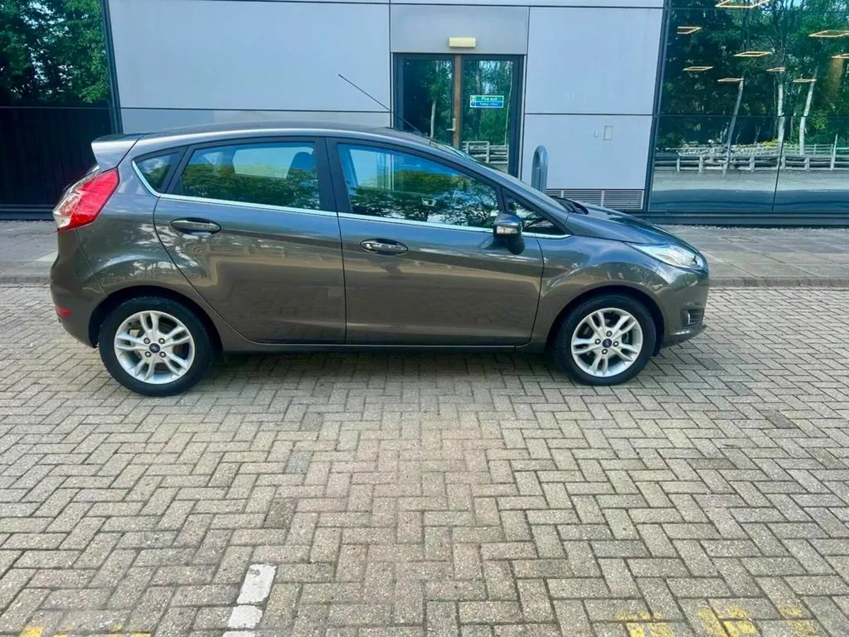 Ford Fiesta Titanium 1.25 60ps M5 5 - Image 4