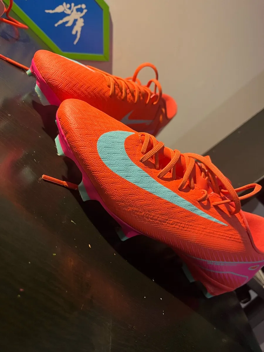 Football boots - Image 1