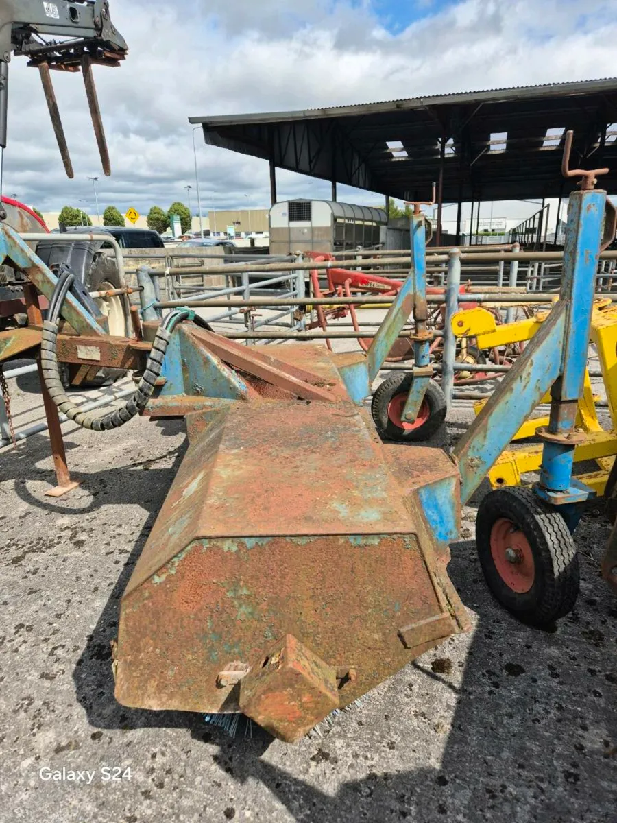 Tractor  Road  Sweeper  NC - Image 1