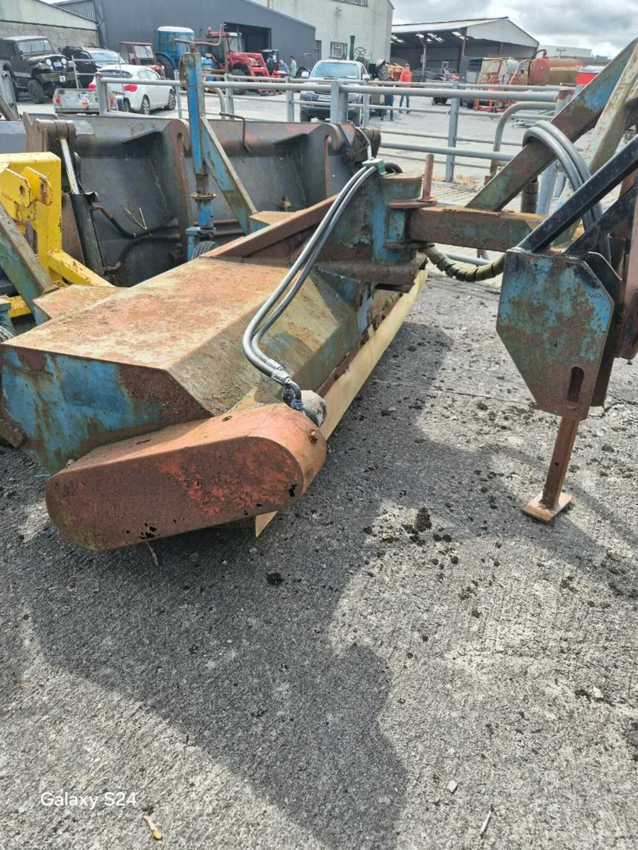 Tractor  Road  Sweeper  NC - Image 3