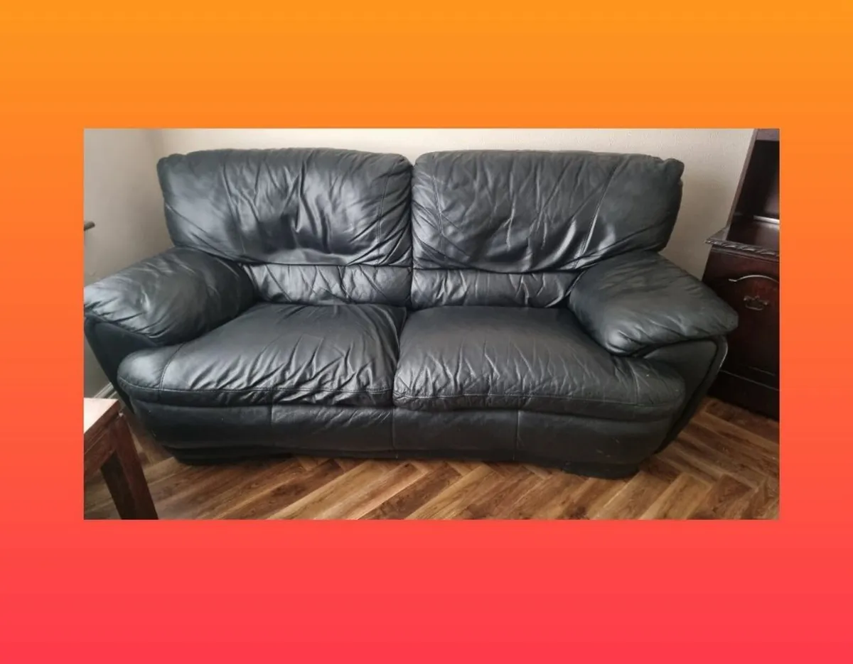3 seater Couch Free!!! Great condition 👏 - Image 1