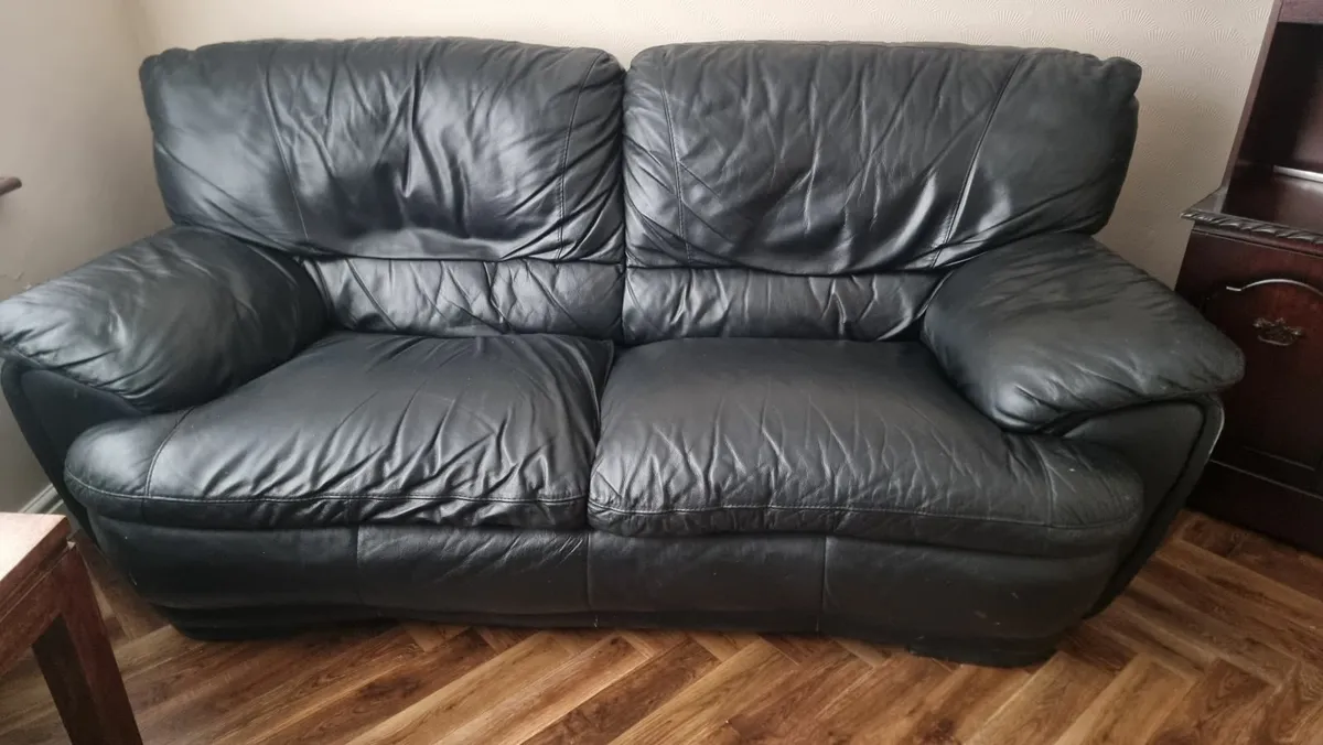 3 seater Couch Free!!! Great condition 👏 - Image 2