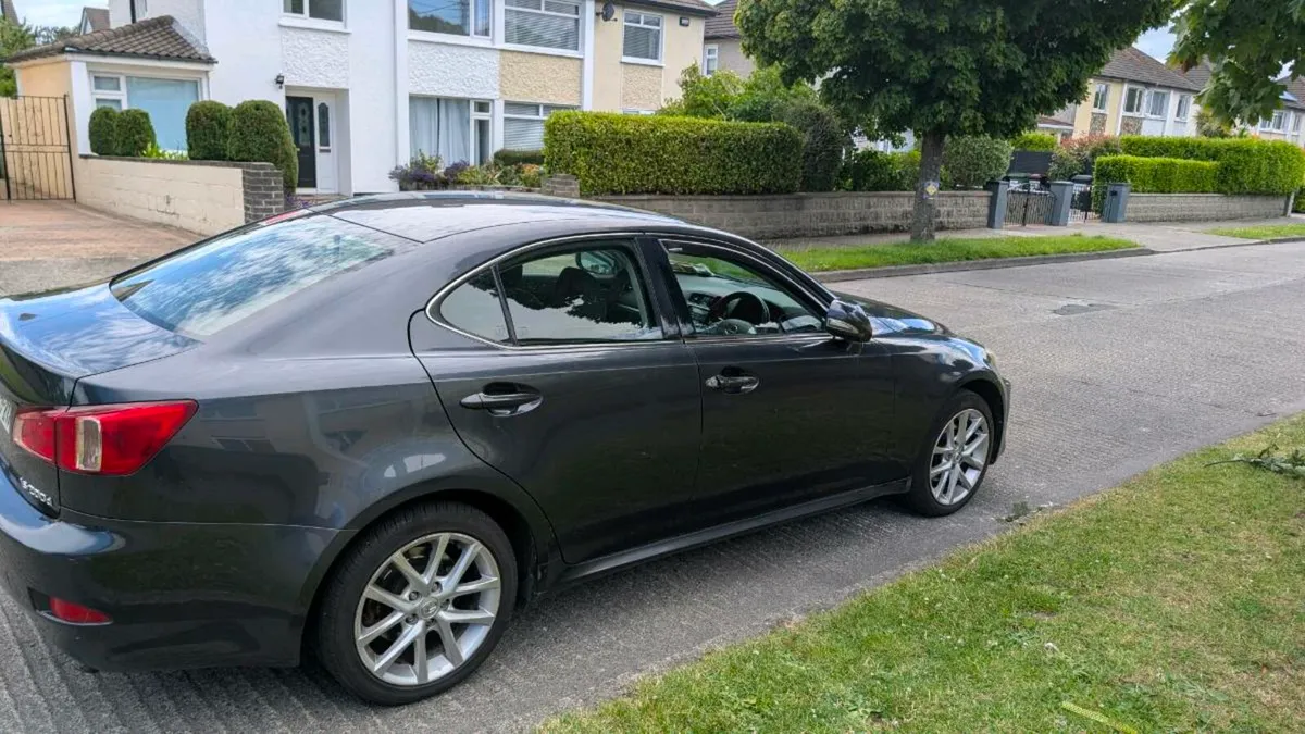 Lexus IS200D turbo diesel 2.2L - Image 1