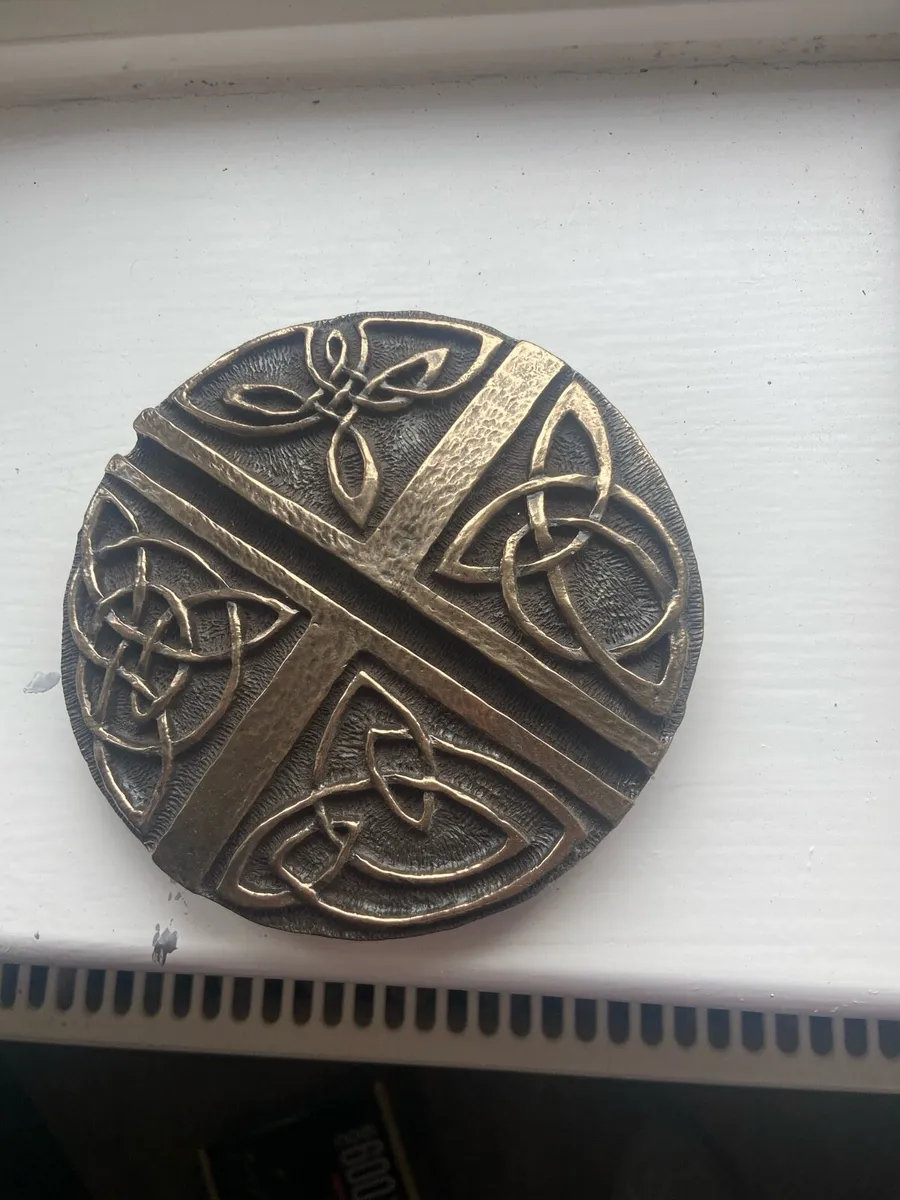 Household plaques - Image 1