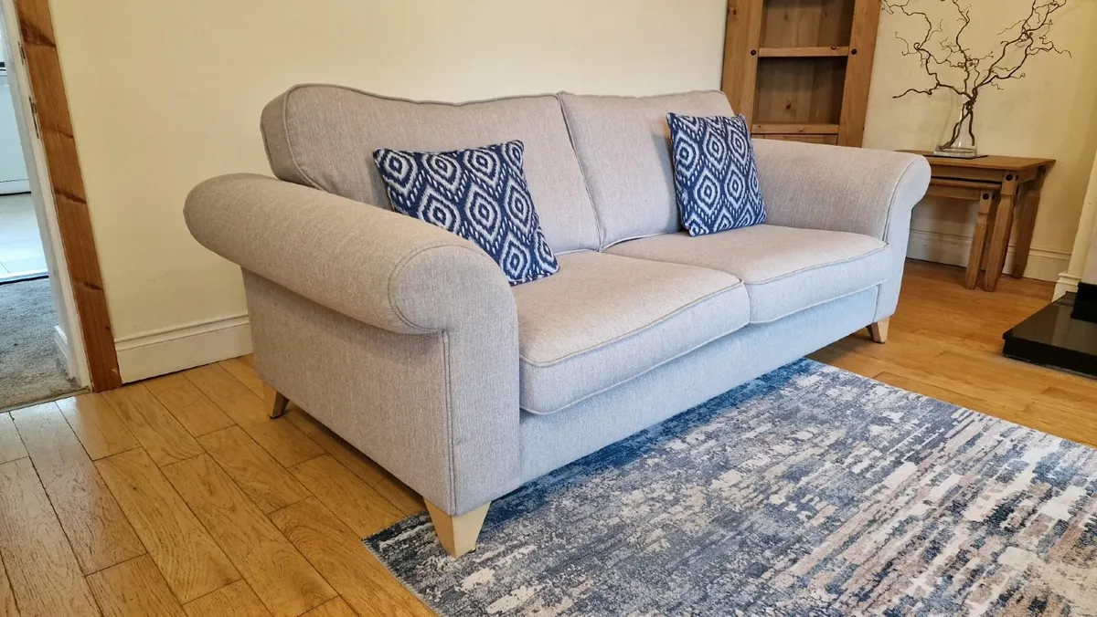 sofa - Image 2