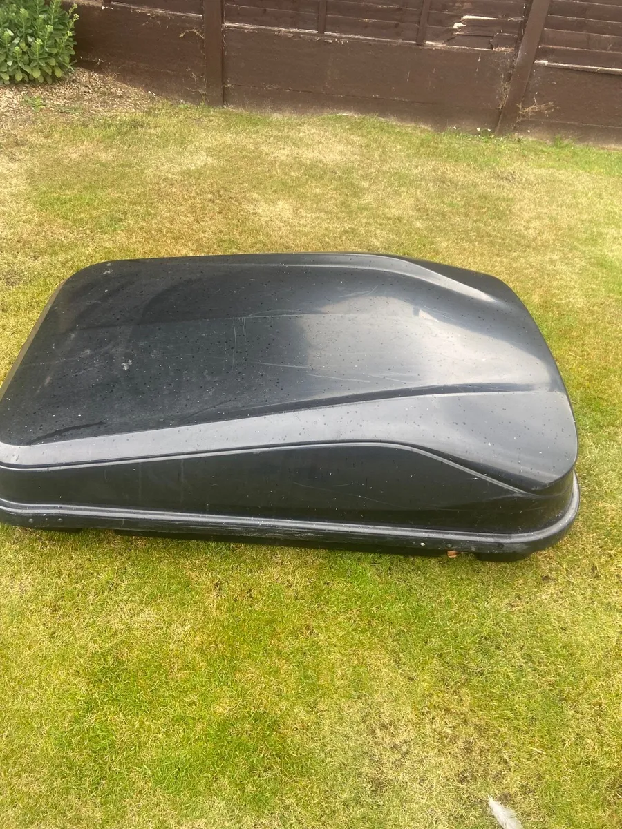 Roof box - Image 1