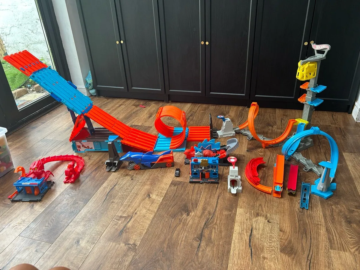 Hot wheels Tracks and extension pack - Image 1