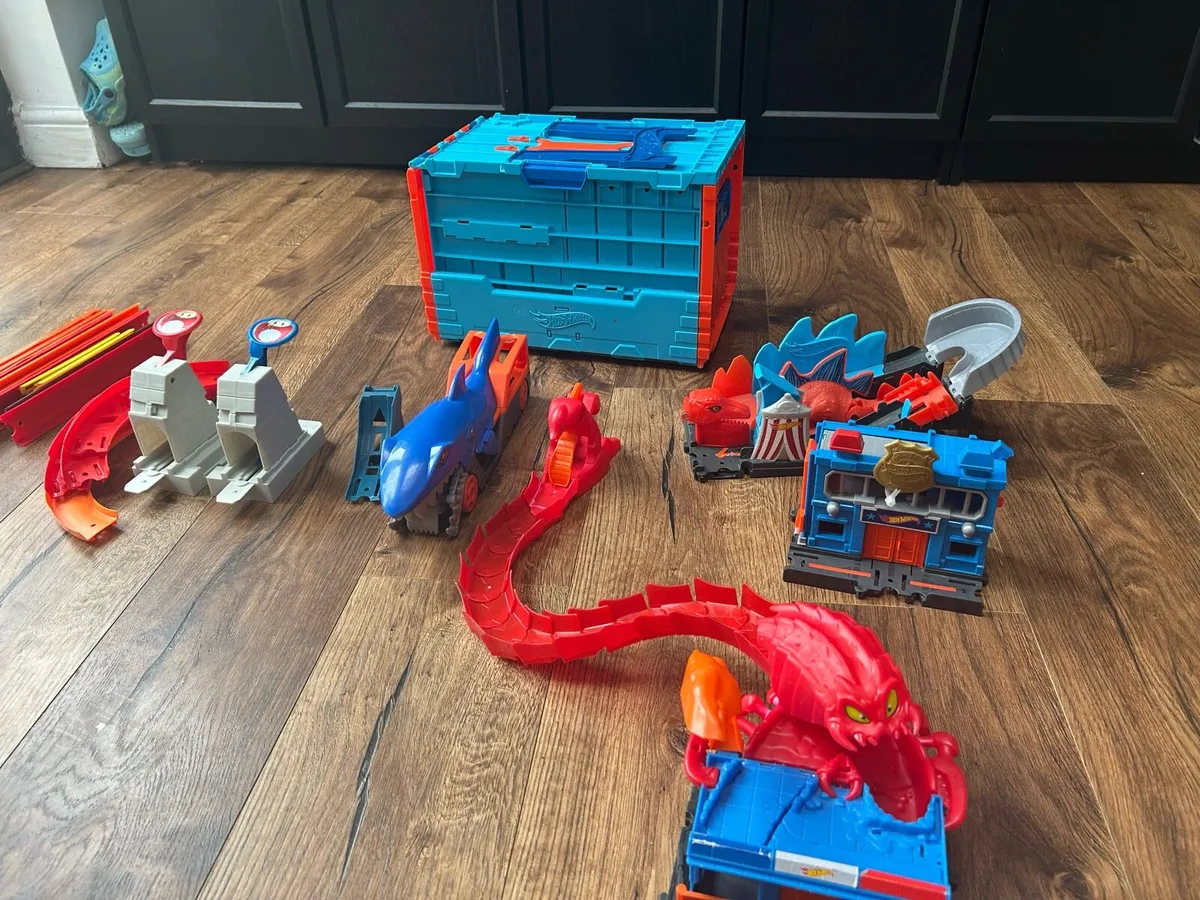 Hot wheels Tracks and extension pack - Image 2