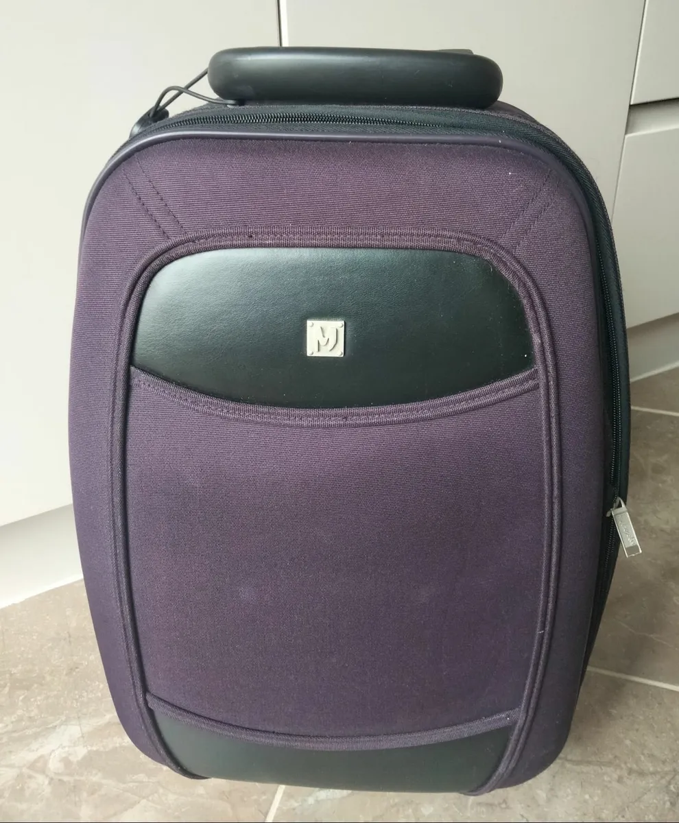 Cabin size suitcase - Image 1