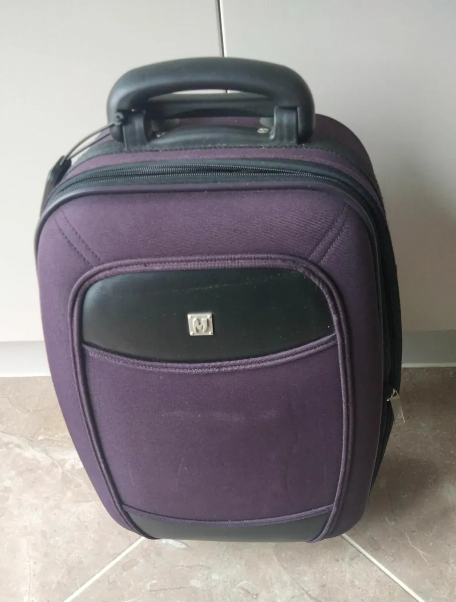 Cabin size suitcase - Image 3
