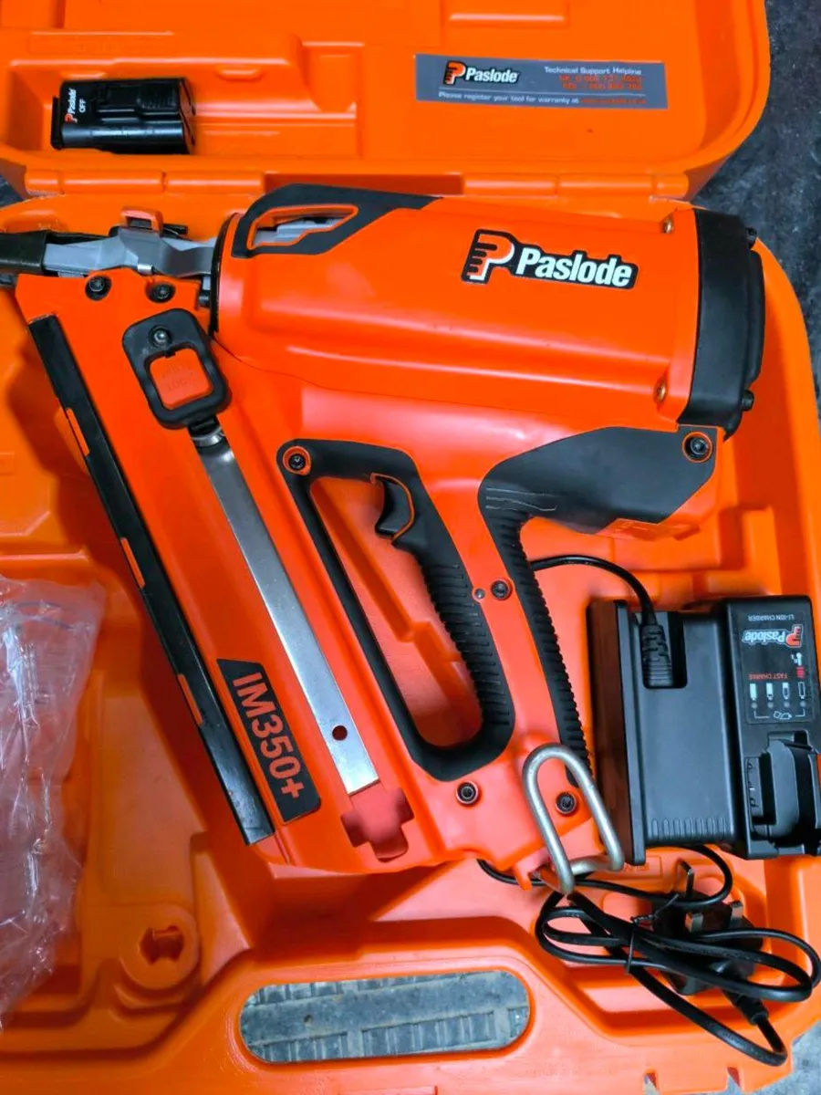 Paslode Im 350+ 
Battery charger in carry case - Image 2
