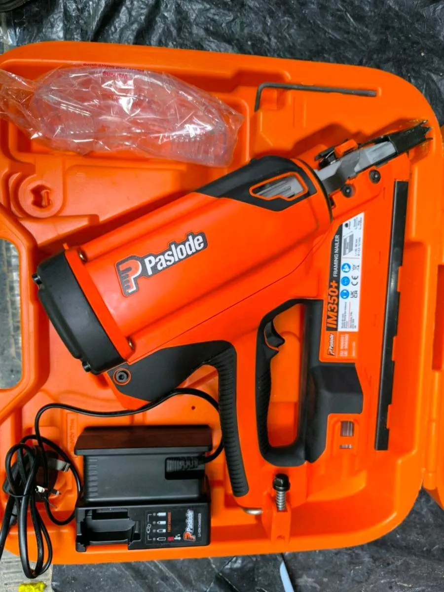 Paslode Im 350+ 
Battery charger in carry case - Image 3
