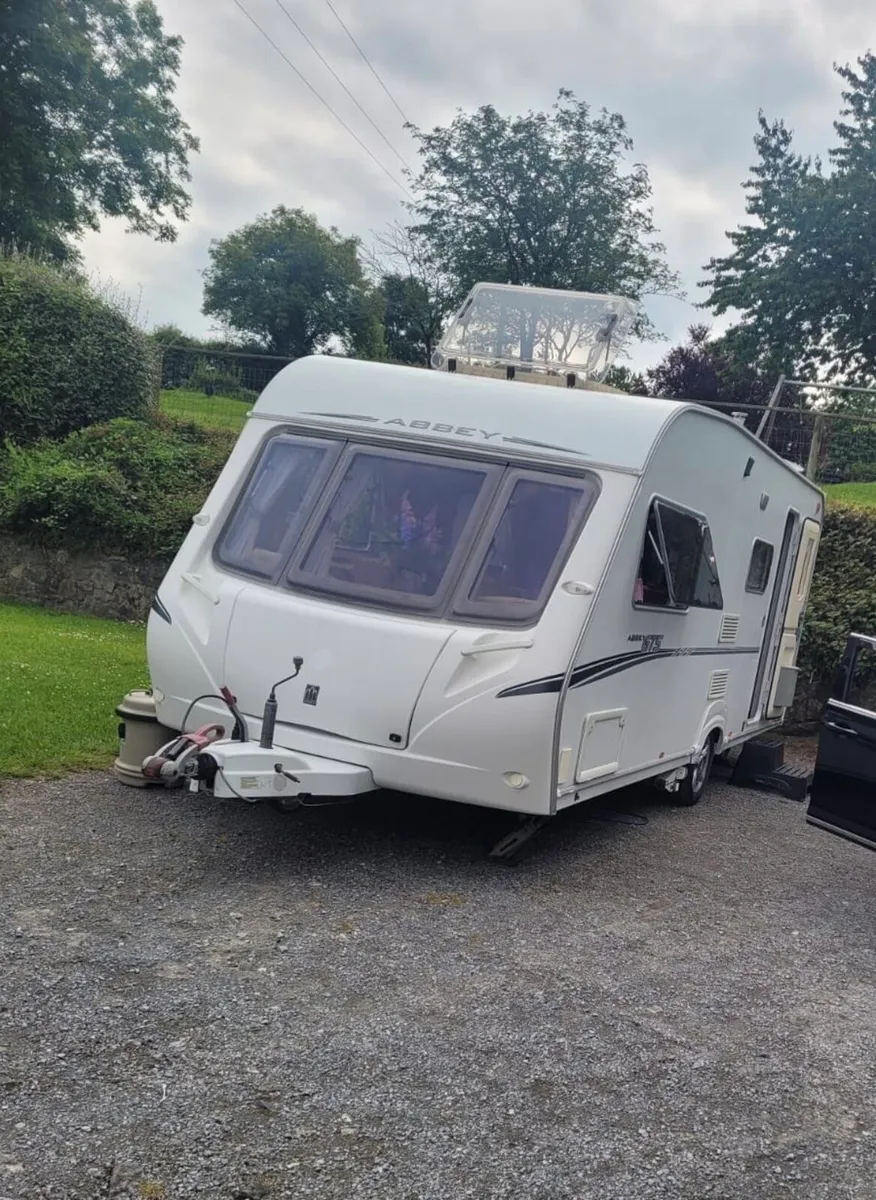 09 Abbey 4/5 berth & remote mover & Awning - Image 1
