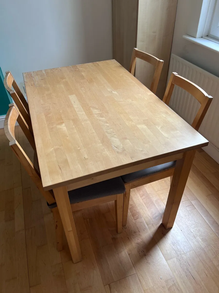 Dining table and chairs - Image 1