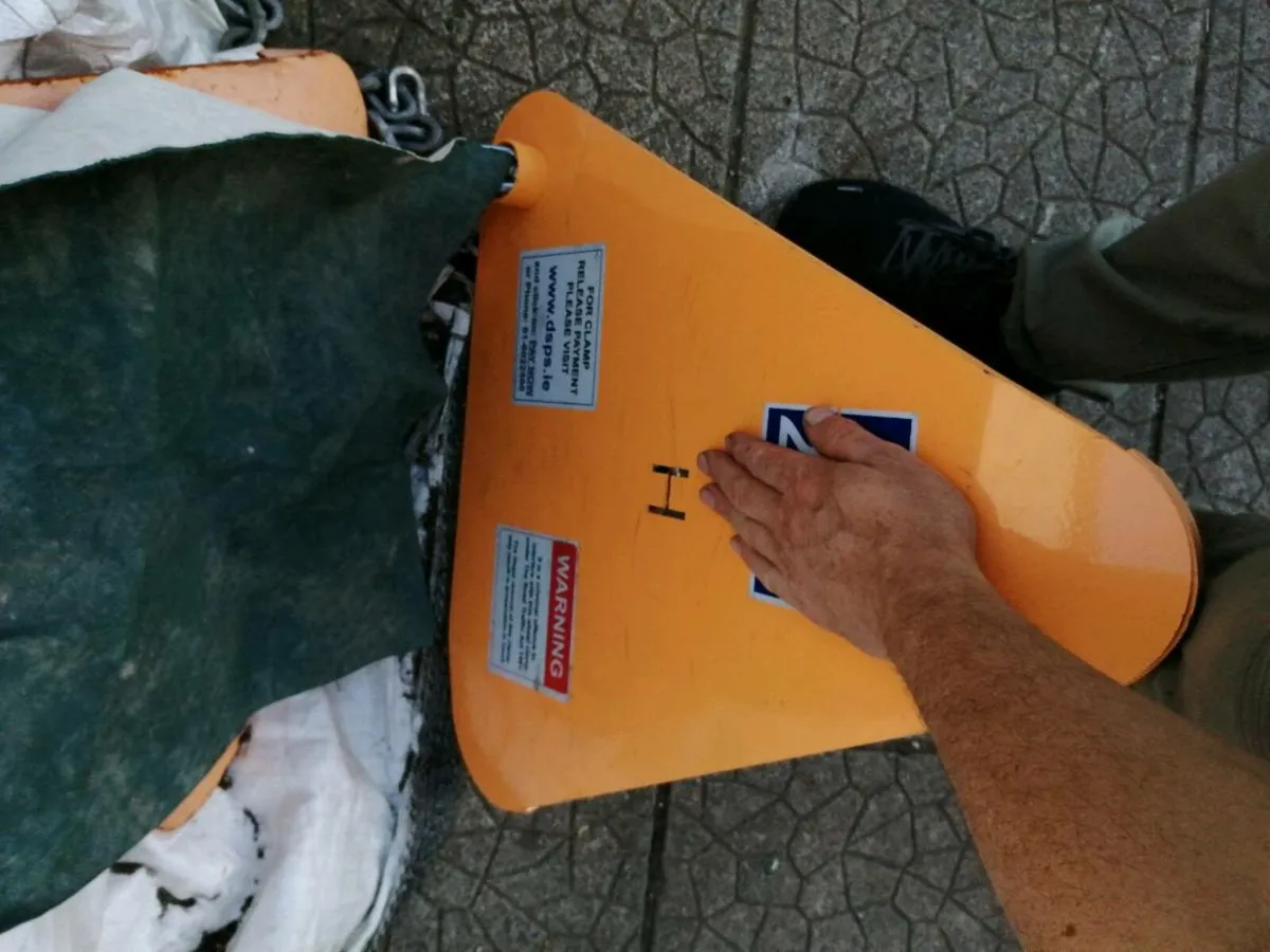 Wheel clamp - Image 1