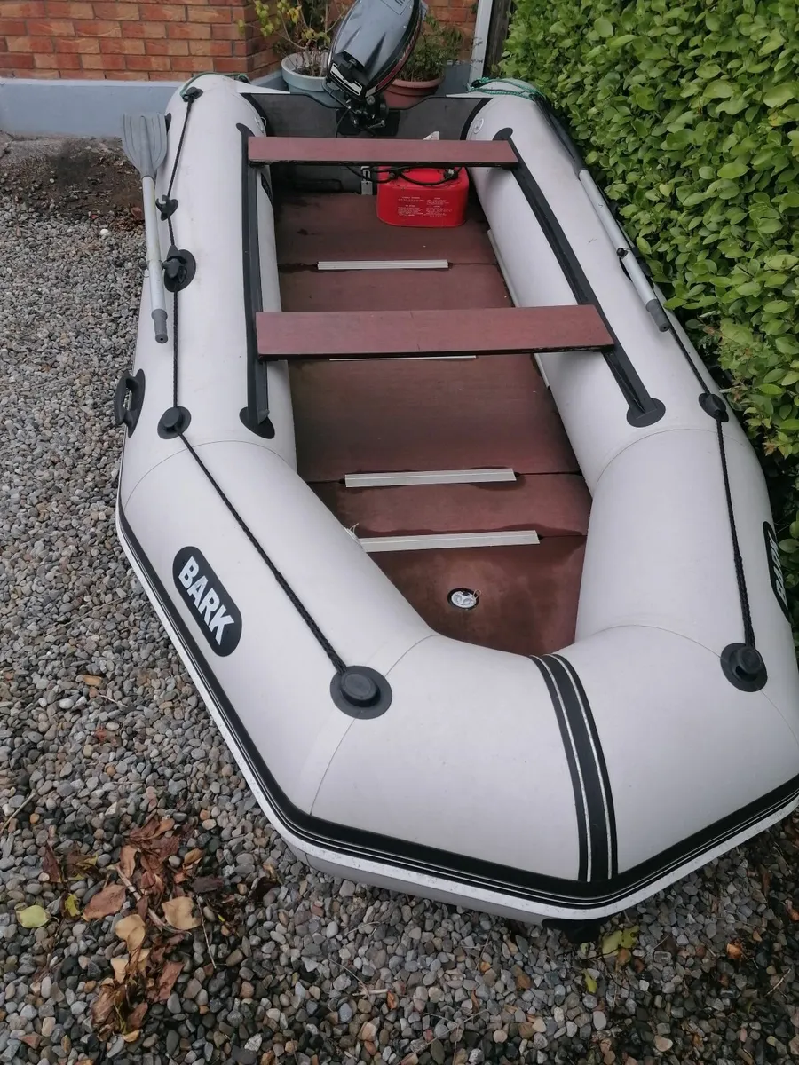 Boat and outboard engine - Image 3