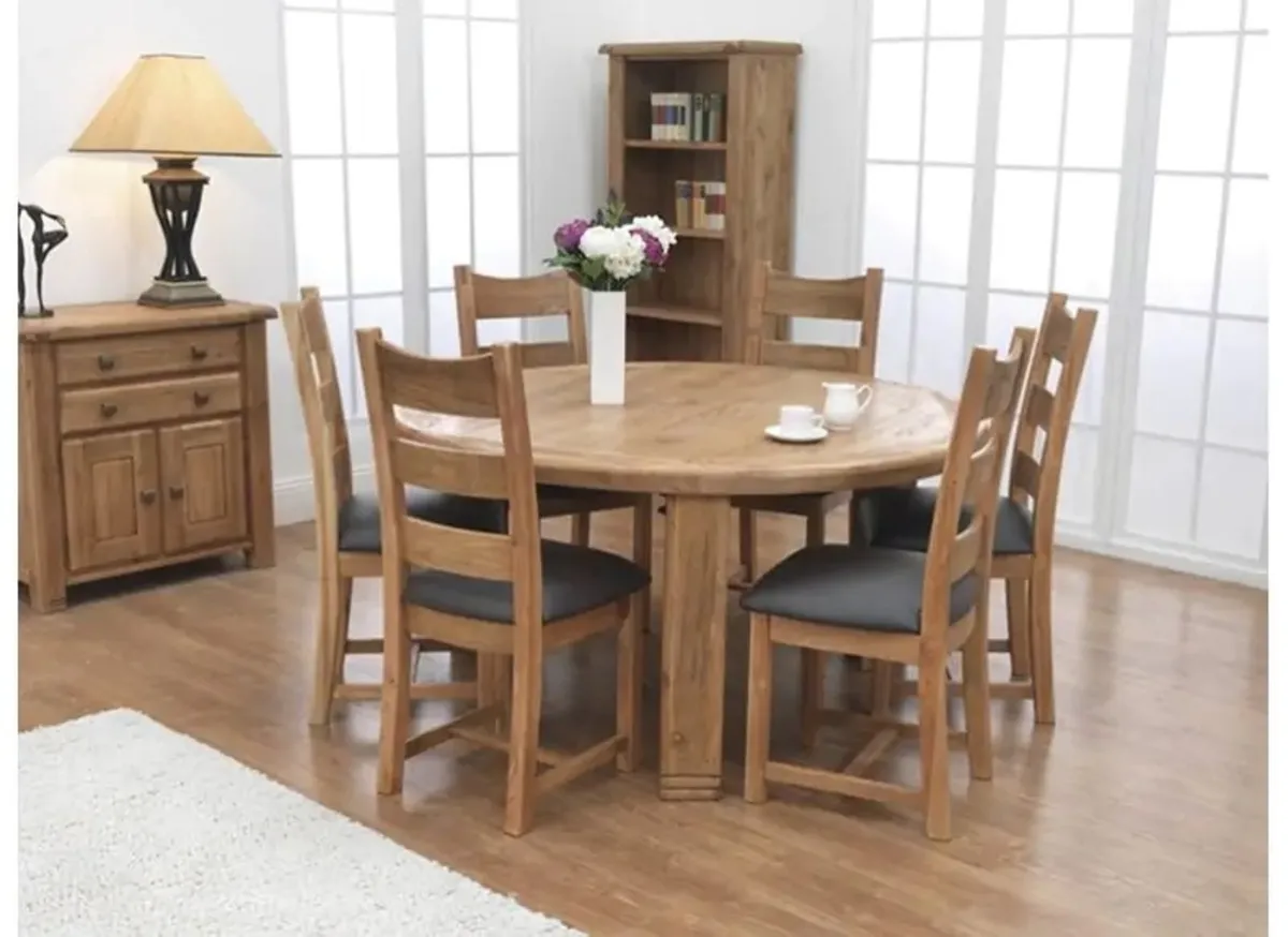 Solid oak dining table and 6 chairs - Image 1