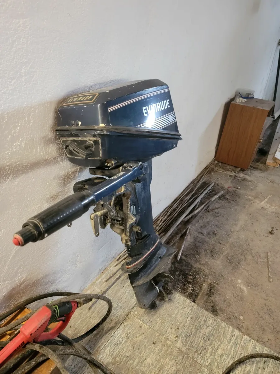 EVINRUDE  5HP OUTBOARD ENGINE - Image 1