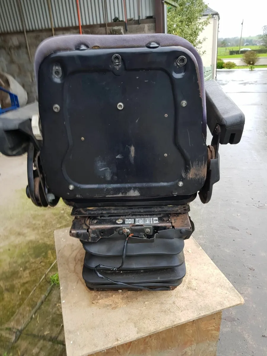 Grammar air seat + Ford 4000 Fuel tank - Image 3