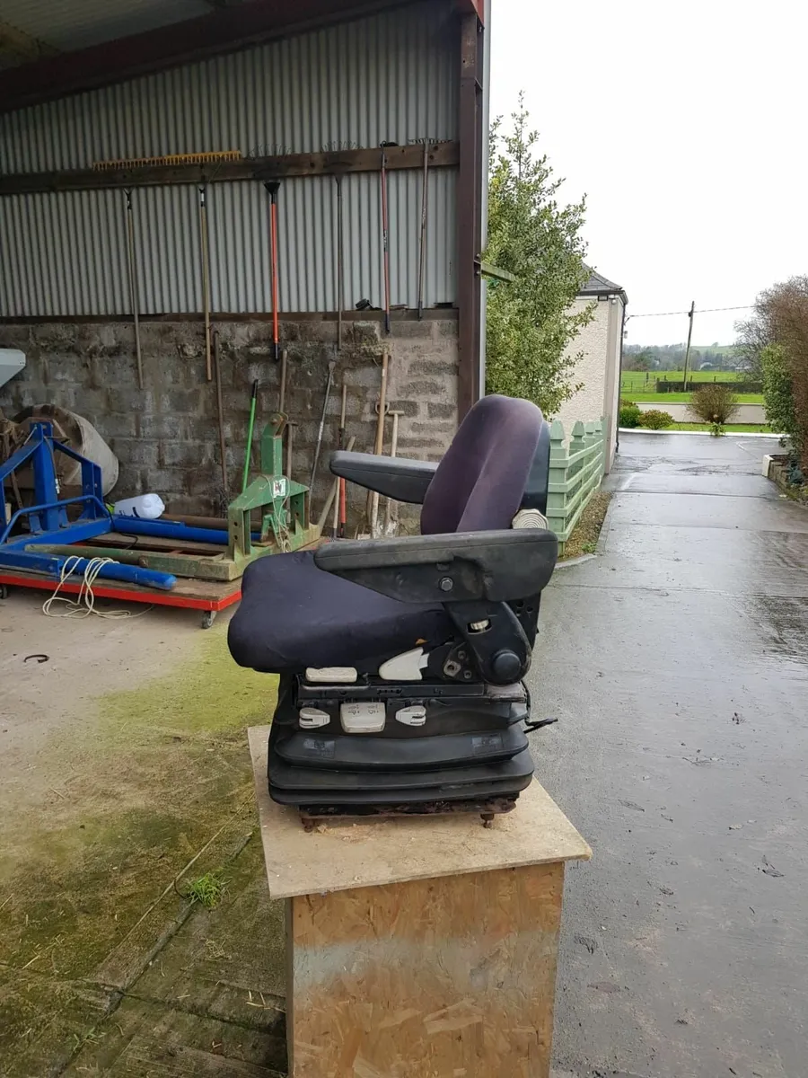 Grammar air seat + Ford 4000 Fuel tank - Image 4