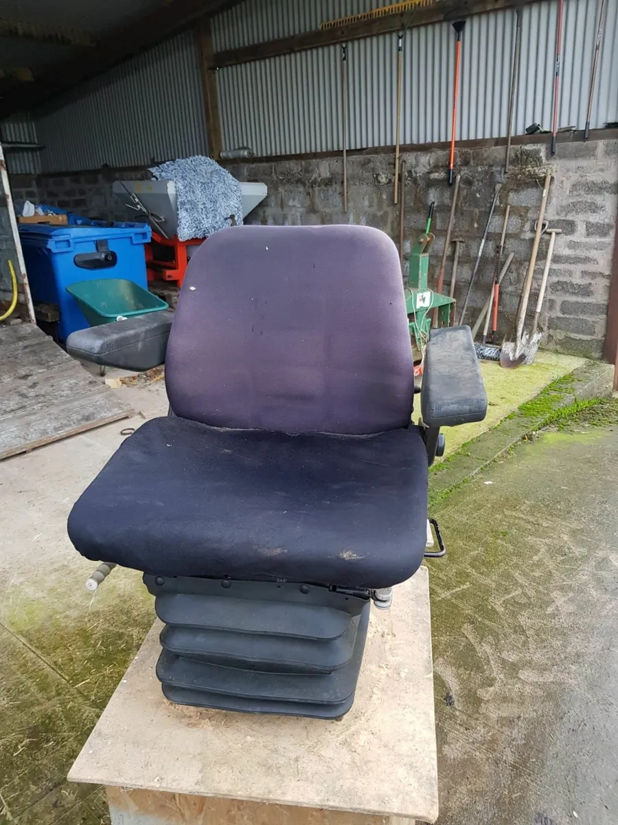 Grammar air seat + Ford 4000 Fuel tank - Image 1