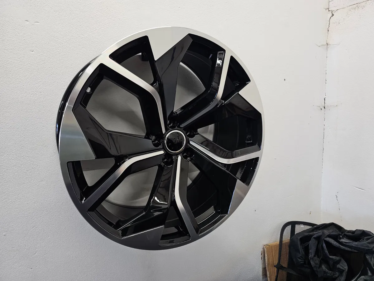 19" 20" 22" Audi RSQ8 Style - Image 3