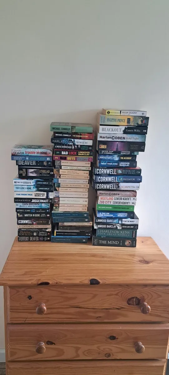Good selection of books €2 each - Image 3