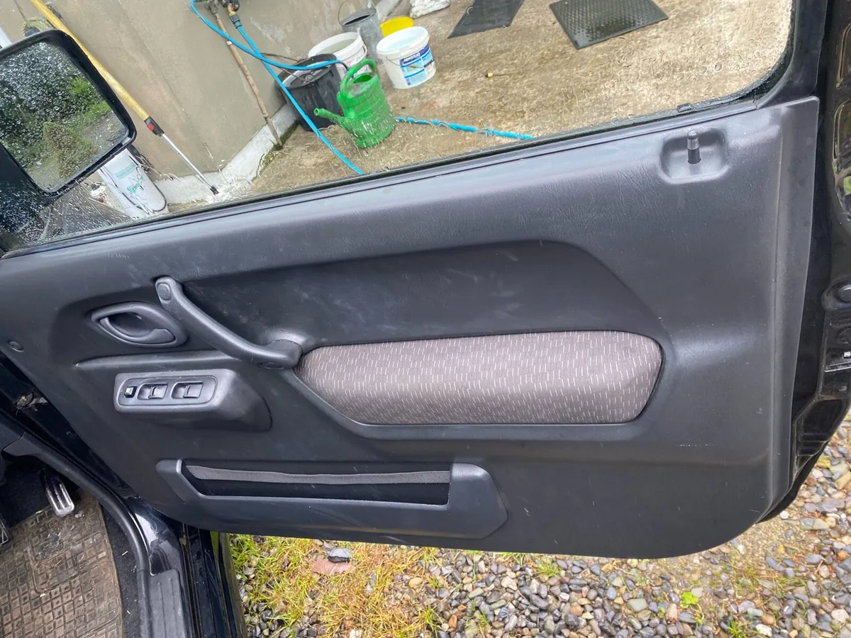 Car - Image 2