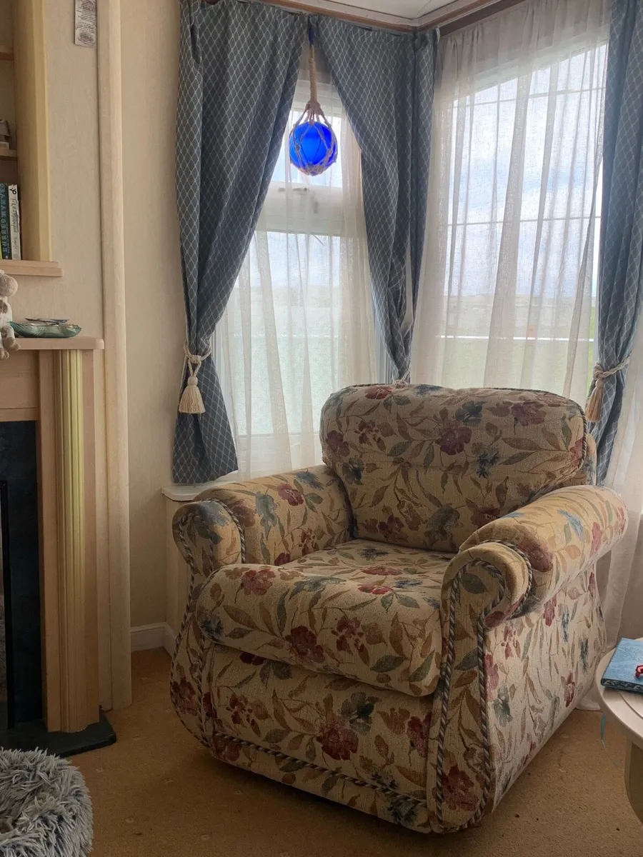 Armchair - Image 1