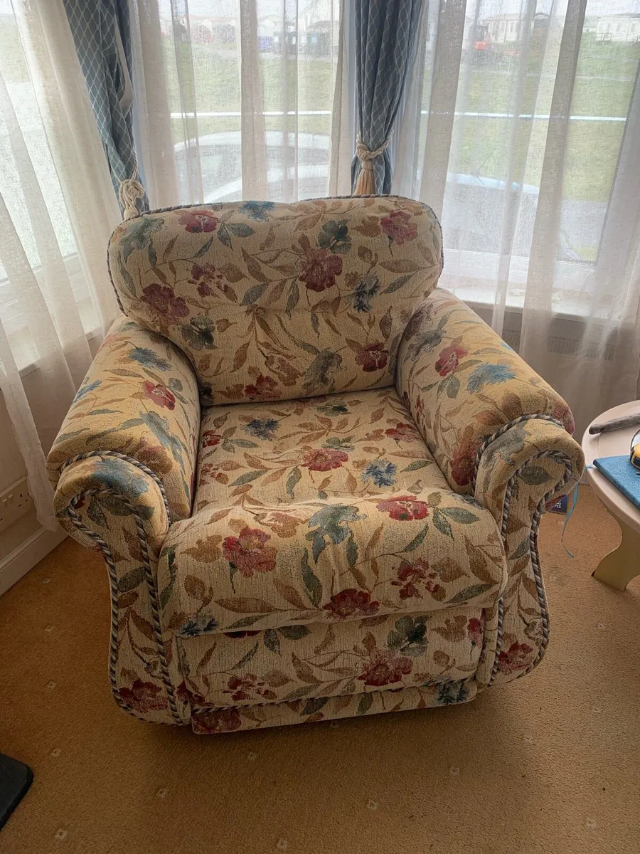 Armchair - Image 2