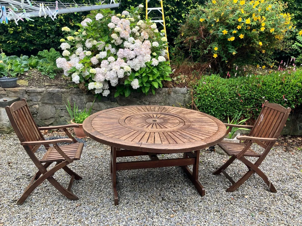 Garden table - Image 1