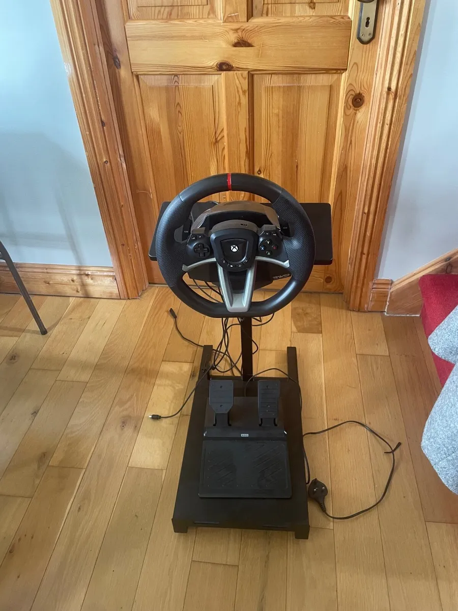 Hori gaming steering wheel pedals and stand - Image 3