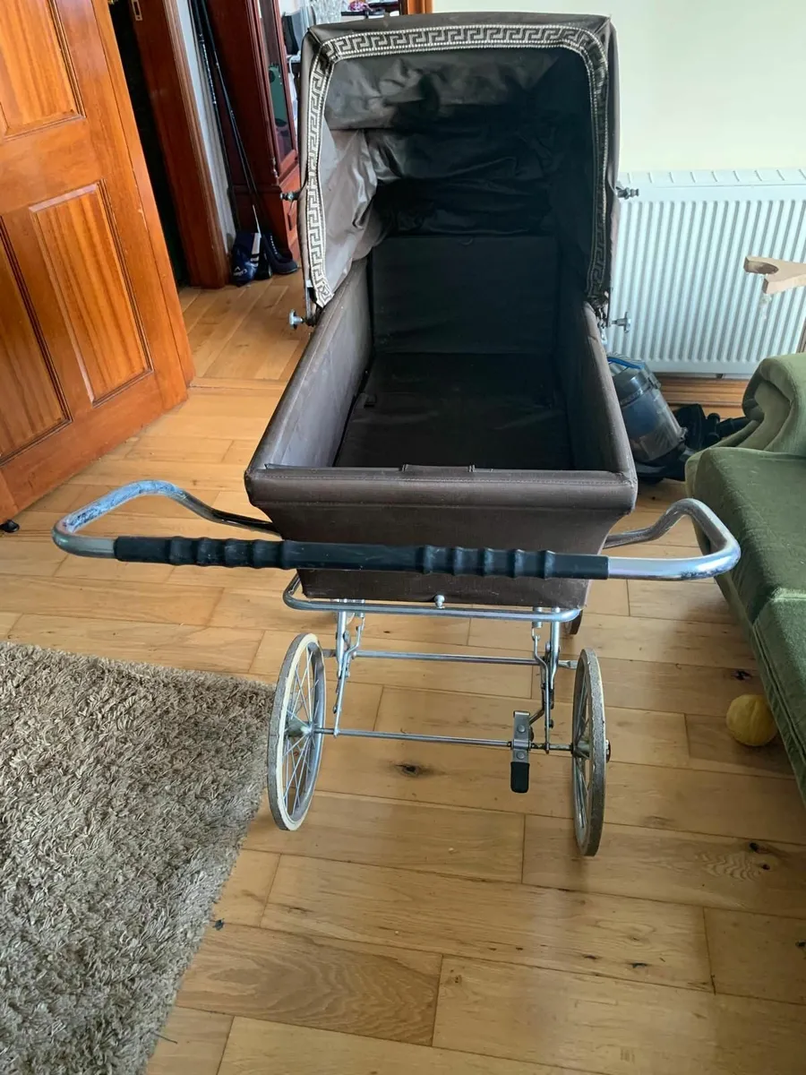 Vintage Pram - Image 2