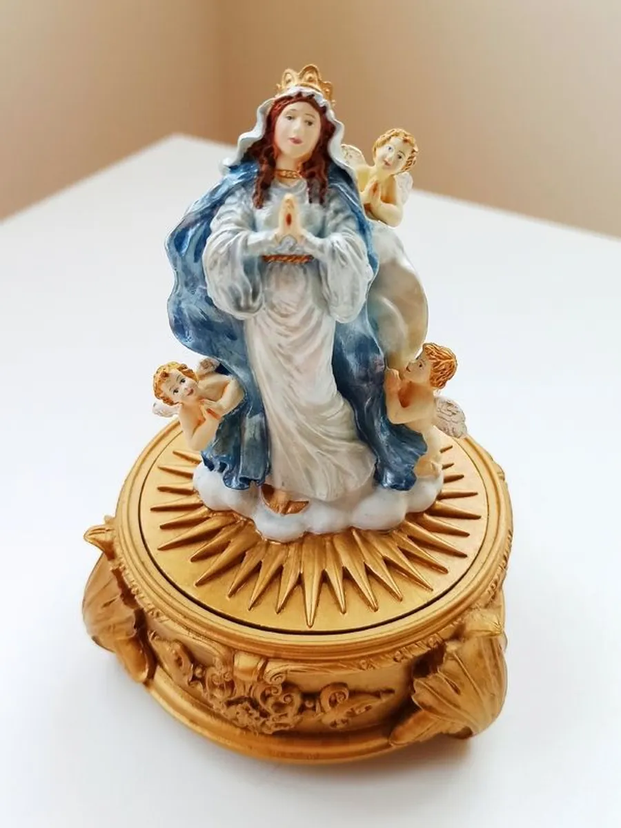 Franklin Mint "Our Lady of the Rosary" limited edition hand painted box/figurine of Mary and cherubs with Franklin Mint rosary  beads chain - Image 3