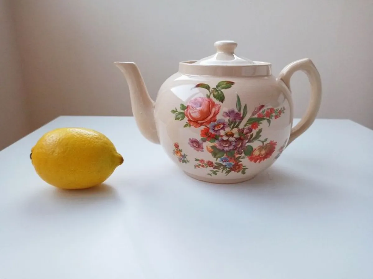 Rare large vintage Carrig Ware tea/coffee  pot - Image 1