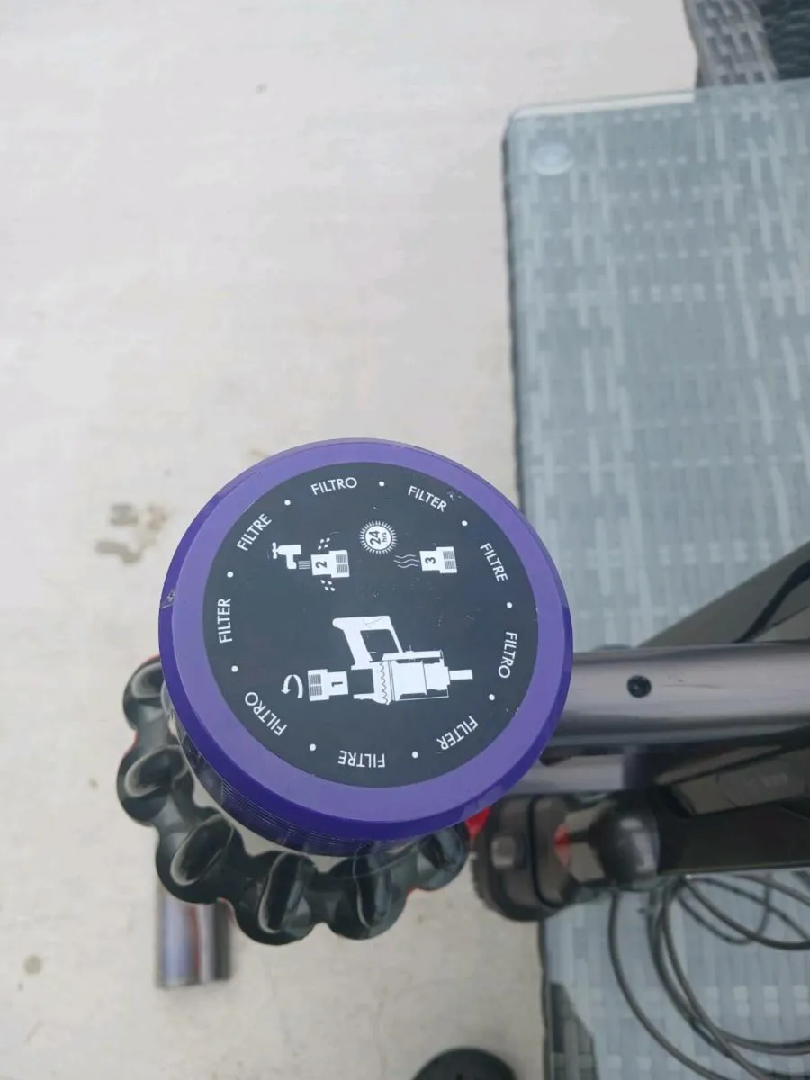 Dyson cordless hoover - Image 1