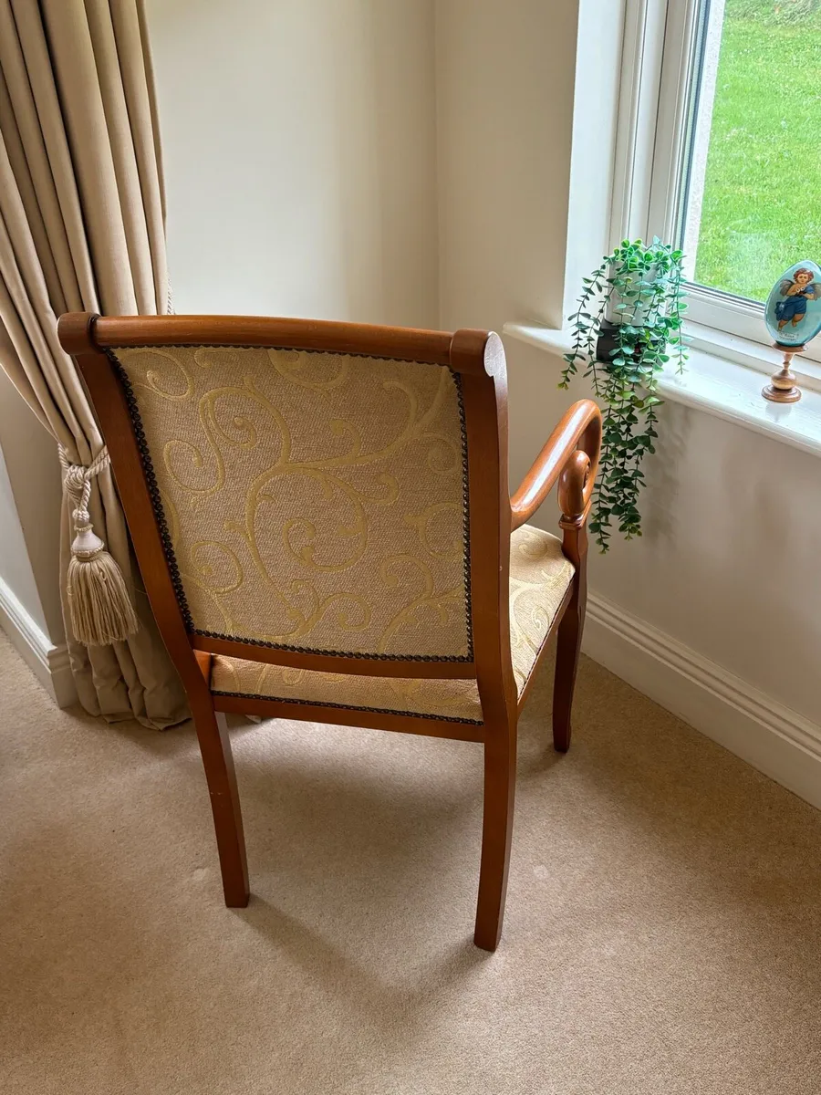 8x Dinning/living room chairs - Image 2
