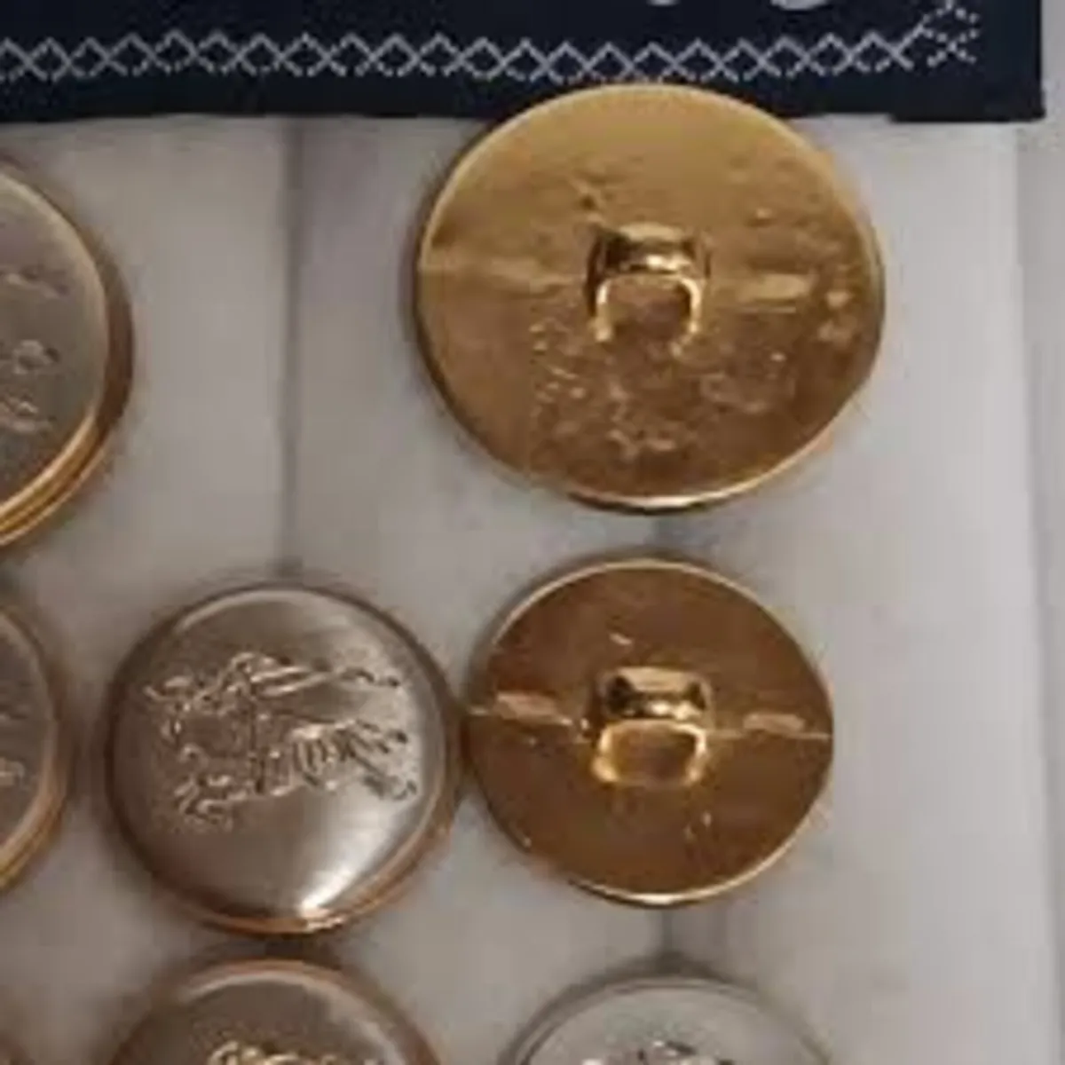 Fashion Buttons + Brooches (Gold/ Silver-Coloured) - Image 4