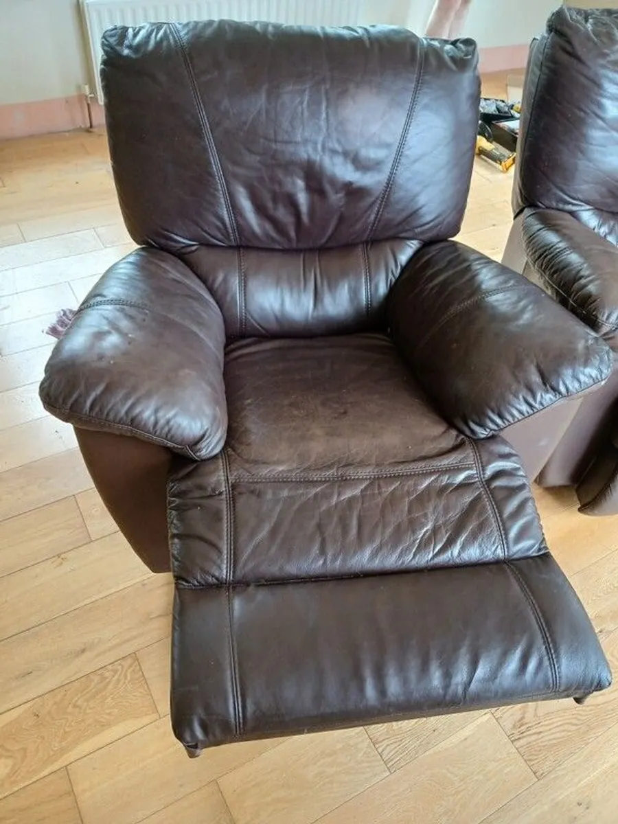 2 leather recliners - Image 2