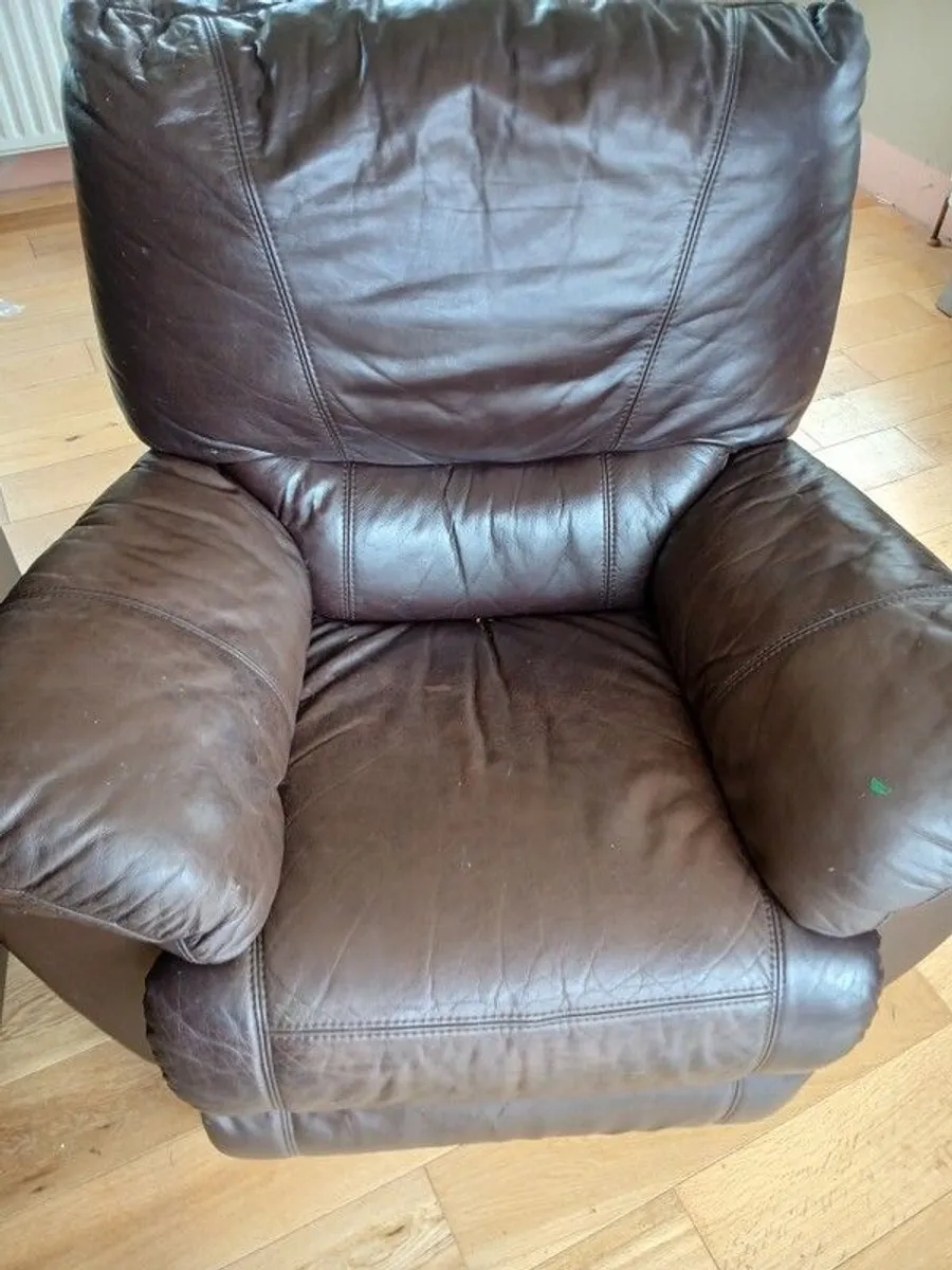 2 leather recliners - Image 3