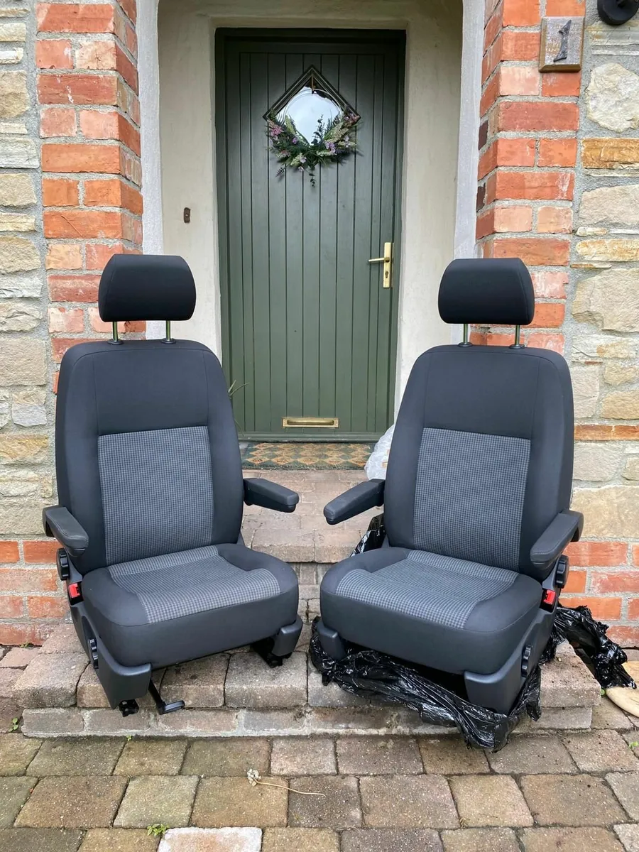 Vw transporter t5 t6 Piar of front captain seats - Image 1