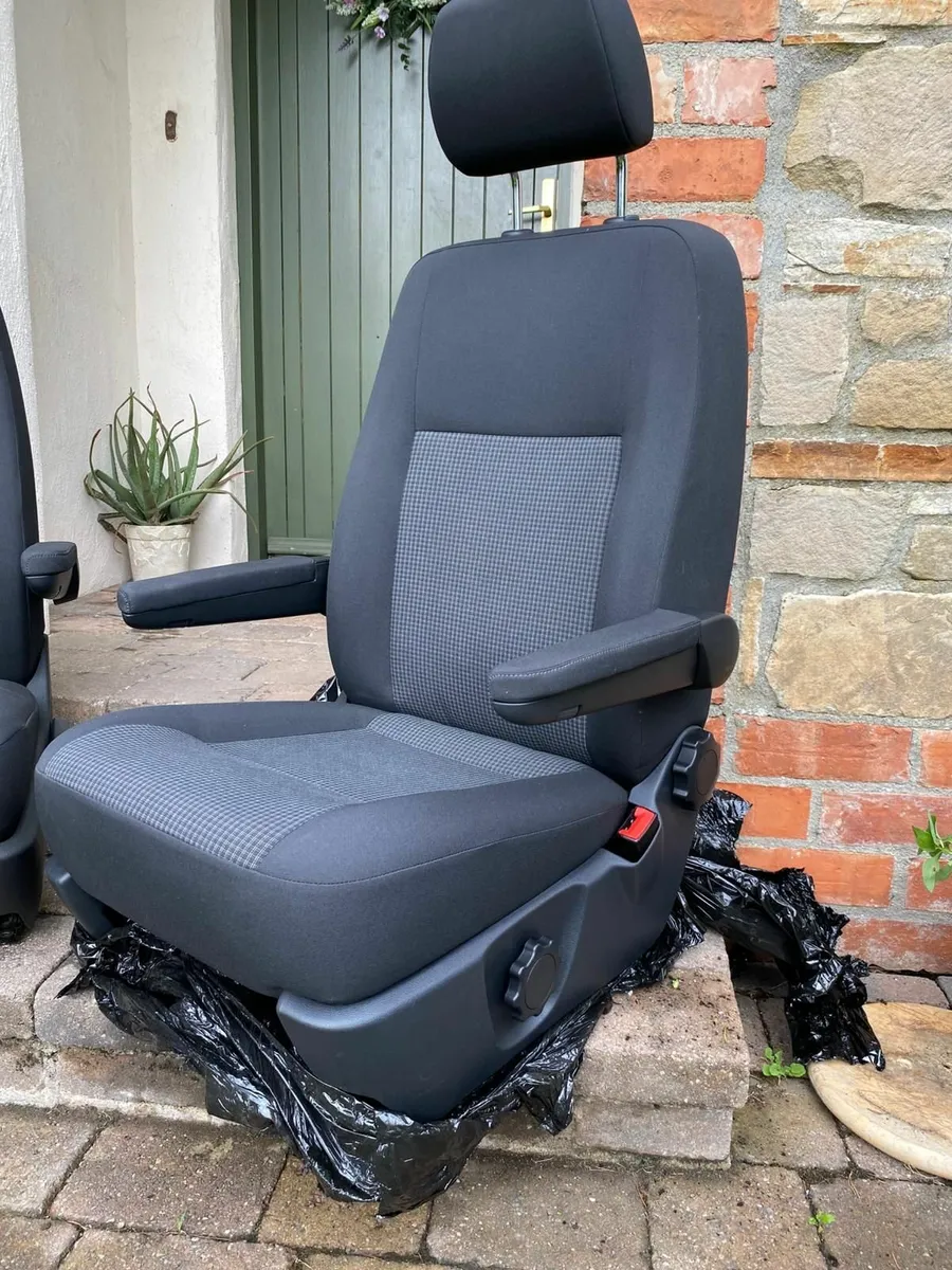 Vw transporter t5 t6 Piar of front captain seats - Image 2
