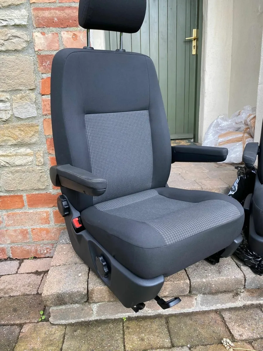 Vw transporter t5 t6 Piar of front captain seats - Image 3