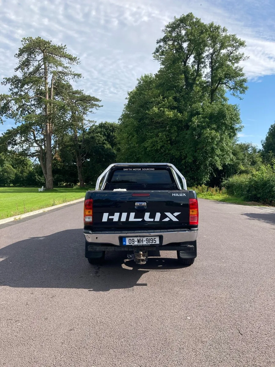 2009 Toyota hilux 3.0 automatic - Image 2