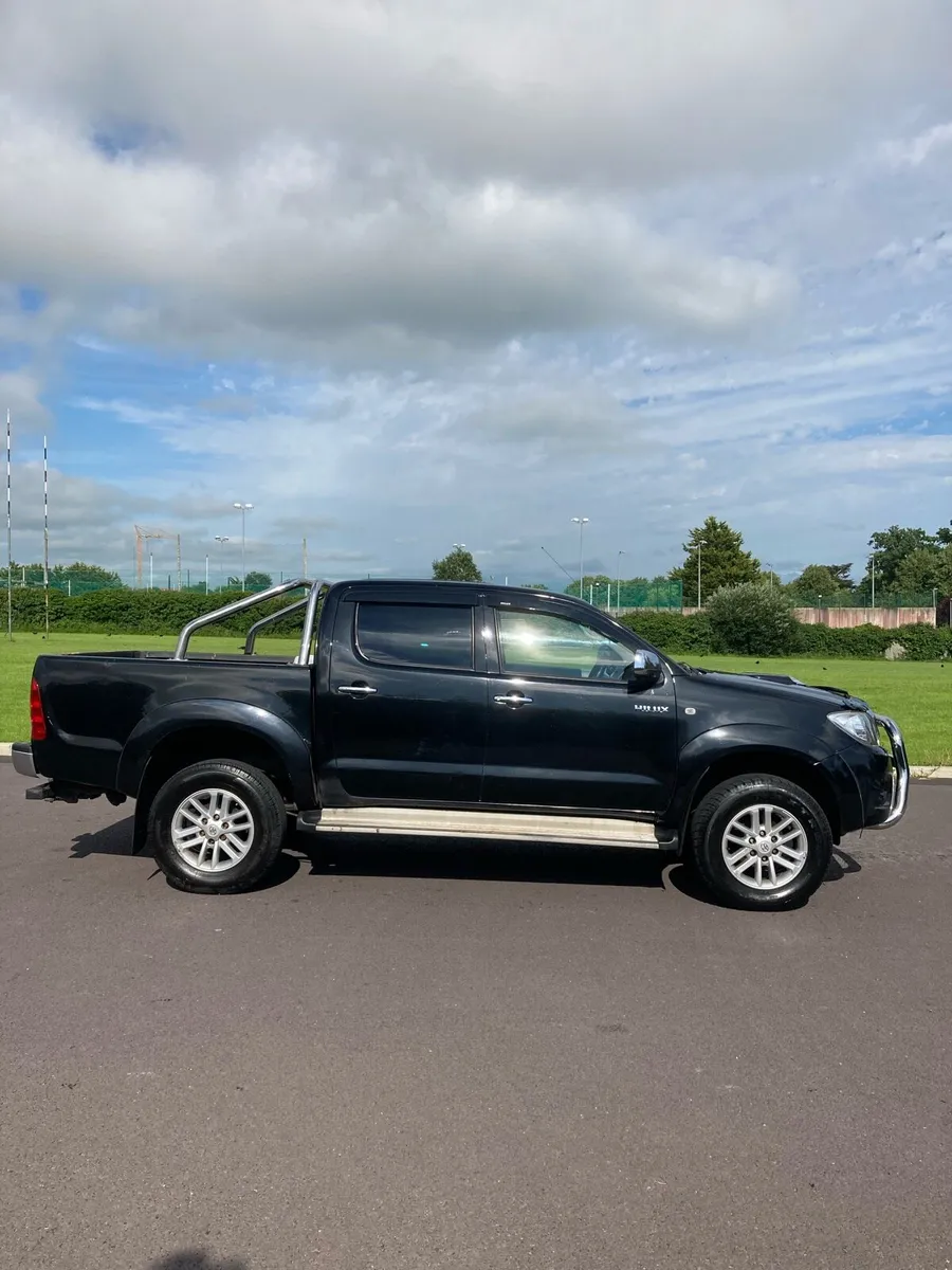 2009 Toyota hilux 3.0 automatic - Image 3
