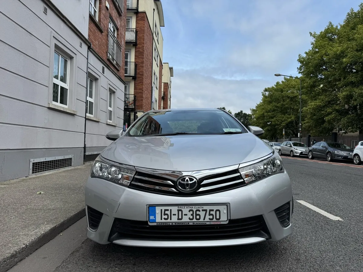 Toyota Corolla 2015 LOW MILEAGE - Image 2