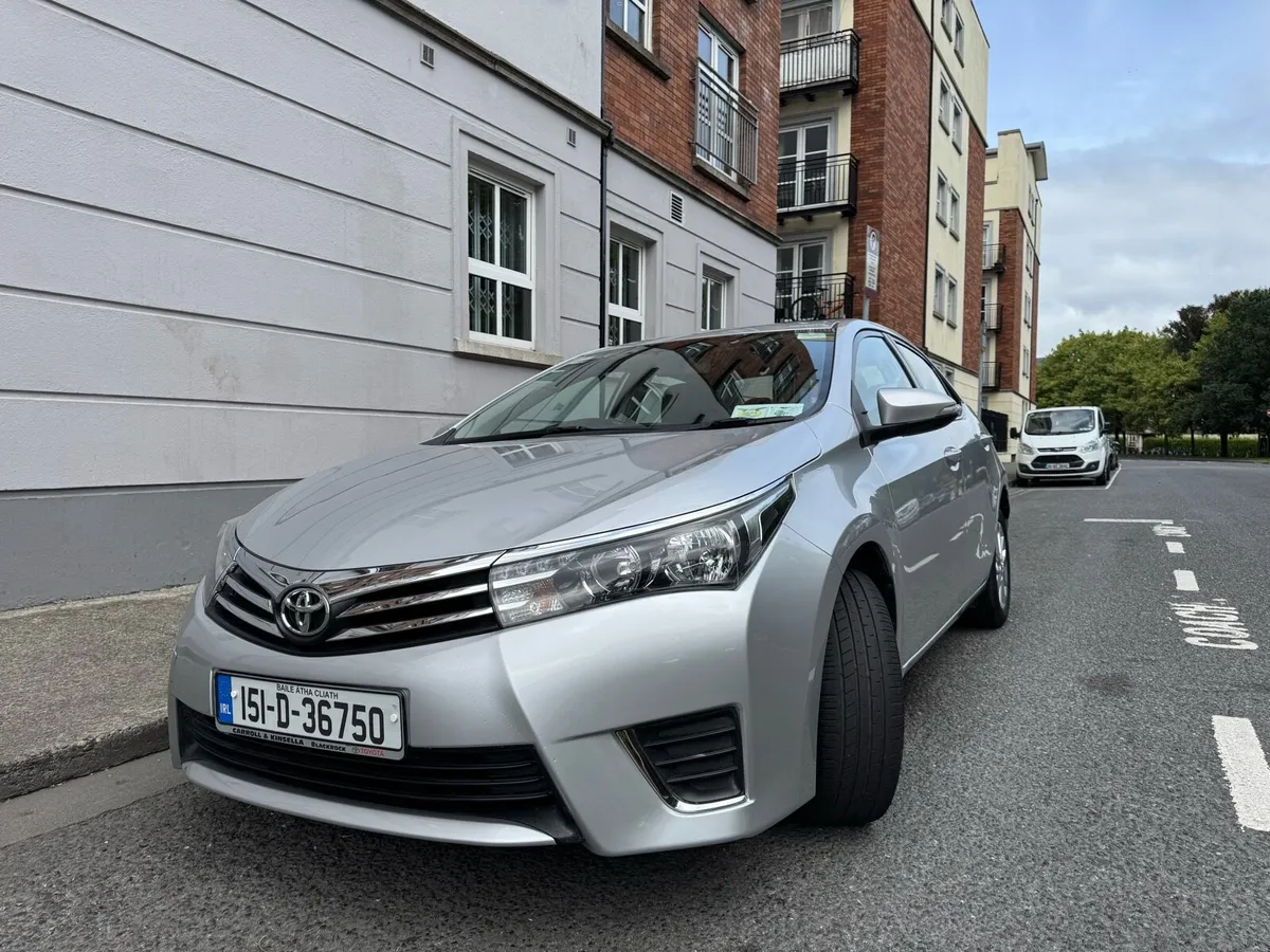 Toyota Corolla 2015 LOW MILEAGE - Image 3